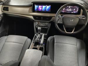 Mahindra XUV700 2.0T AX5 - Image 7