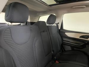 Mahindra XUV700 2.0T AX5 - Image 9