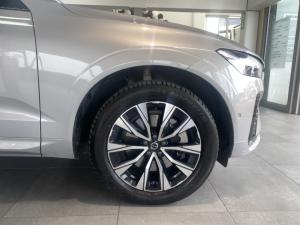 Volvo XC60 B5 AWD Plus Dark - Image 11