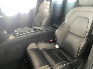 Volvo XC60 B5 AWD Plus Dark - Image 17