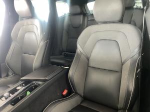 Volvo XC60 B5 AWD Plus Dark - Image 21