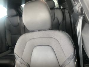 Volvo XC60 B5 AWD Plus Dark - Image 22