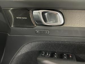 Volvo XC40 D4 AWD Momentum - Image 14
