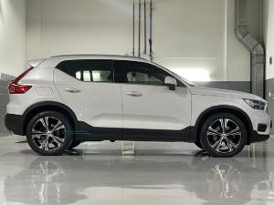 Volvo XC40 D4 AWD Momentum - Image 3