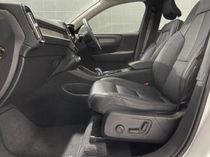 Volvo XC40 D4 AWD Momentum - Image 6