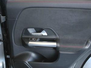 Mercedes-Benz GLA GLA200d - Image 15