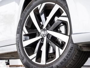 Volkswagen Polo hatch 1.0TSI Life auto - Image 6