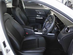 Mercedes-Benz GLA GLA200 - Image 19