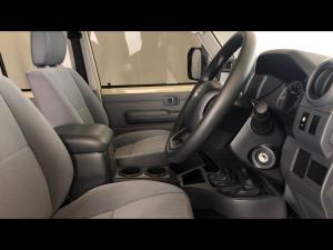 Toyota Land Cruiser 79 4.0 V6 double cab - Image 9