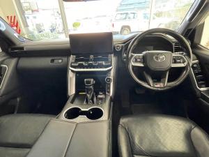 Toyota Land Cruiser 300 3.3D GR-Sport - Image 6