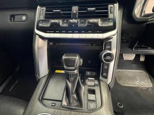 Toyota Land Cruiser 300 3.3D GR-Sport - Image 9