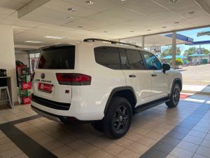 Toyota Land Cruiser 300 3.3D GR-Sport - Image 2