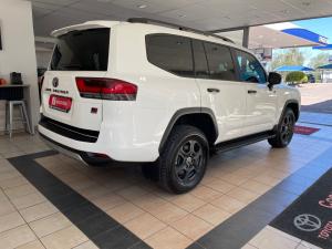 Toyota Land Cruiser 300 3.3D GR-Sport - Image 2