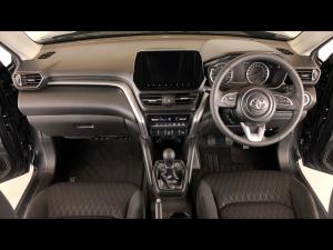 Toyota Urban Cruiser 1.5 XR manual - Image 6