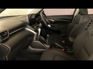 Toyota Urban Cruiser 1.5 XR manual - Image 7