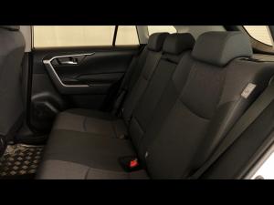 Toyota RAV4 2.0 GX auto - Image 11