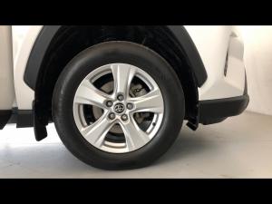 Toyota RAV4 2.0 GX auto - Image 17