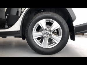 Toyota RAV4 2.0 GX auto - Image 19