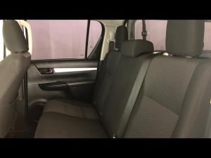Toyota Hilux 2.4GD-6 double cab 4x4 Raider manual - Image 11