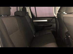 Toyota Hilux 2.4GD-6 double cab 4x4 Raider manual - Image 12