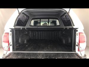 Toyota Hilux 2.4GD-6 double cab 4x4 Raider manual - Image 13