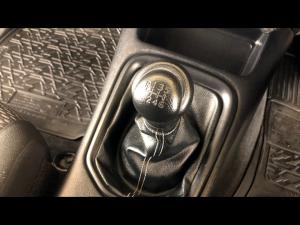 Toyota Hilux 2.4GD-6 double cab 4x4 Raider manual - Image 15