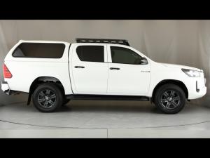 Toyota Hilux 2.4GD-6 double cab 4x4 Raider manual - Image 3