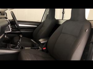 Toyota Hilux 2.4GD-6 single cab Raider manual - Image 11