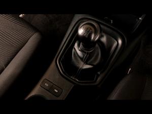 Toyota Hilux 2.4GD-6 single cab Raider manual - Image 15