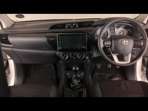 Toyota Hilux 2.4GD-6 single cab 4x4 Raider manual - Image 4