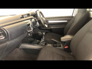 Toyota Hilux 2.4GD-6 single cab 4x4 Raider manual - Image 7