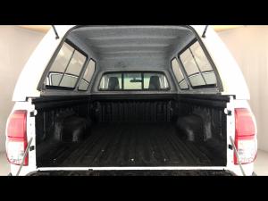 Toyota Hilux 2.4GD-6 single cab 4x4 Raider manual - Image 13