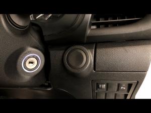 Toyota Hilux 2.4GD-6 single cab 4x4 Raider manual - Image 16