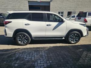 Toyota Fortuner 2.4GD-6 4x4 - Image 3