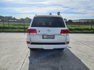 Toyota Land Cruiser 200 4.5D-4D V8 VX-R - Image 5
