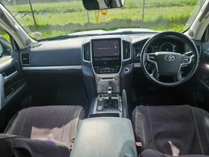 Toyota Land Cruiser 200 4.5D-4D V8 VX-R - Image 6