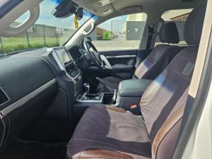Toyota Land Cruiser 200 4.5D-4D V8 VX-R - Image 7