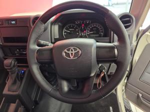 Toyota Land Cruiser 79 2.8 GD-6S/C automatic - Image 11