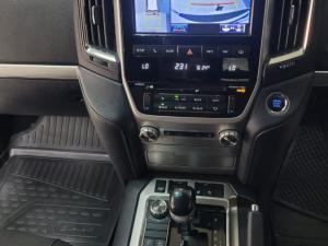 Toyota Land Cruiser 200 V8 4.5D VX-R automatic - Image 10