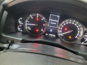 Toyota Land Cruiser 200 V8 4.5D VX-R automatic - Image 9
