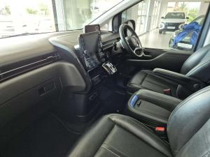 Hyundai Staria 2.2D Luxury automatic - Image 14