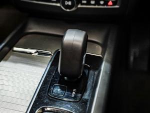 Volvo XC60 B5 AWD Ultimate Dark - Image 16