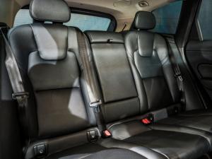 Volvo XC60 B5 AWD Ultimate Dark - Image 21