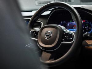 Volvo XC90 T8 Recharge AWD Ultra Dark - Image 12