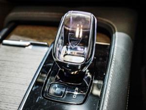 Volvo XC90 T8 Recharge AWD Ultra Dark - Image 16