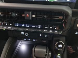 Toyota Land Cruiser Prado 2.8GD VX-R - Image 17