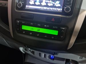 Toyota Hilux 3.0D-4D double cab 4x4 Raider Dakar edition - Image 17