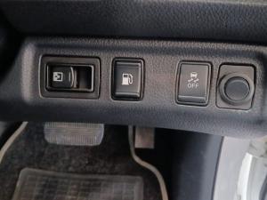 Nissan Navara 2.3D double cab LE auto - Image 13