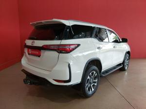 Toyota Fortuner 2.4GD-6 manual - Image 2