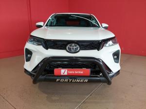 Toyota Fortuner 2.4GD-6 manual - Image 4